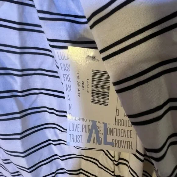 LuLaRoe Lynnae Long Sleeve Shirt-Size XL- Black And White Stripe Print-NWT - Picture 2 of 5